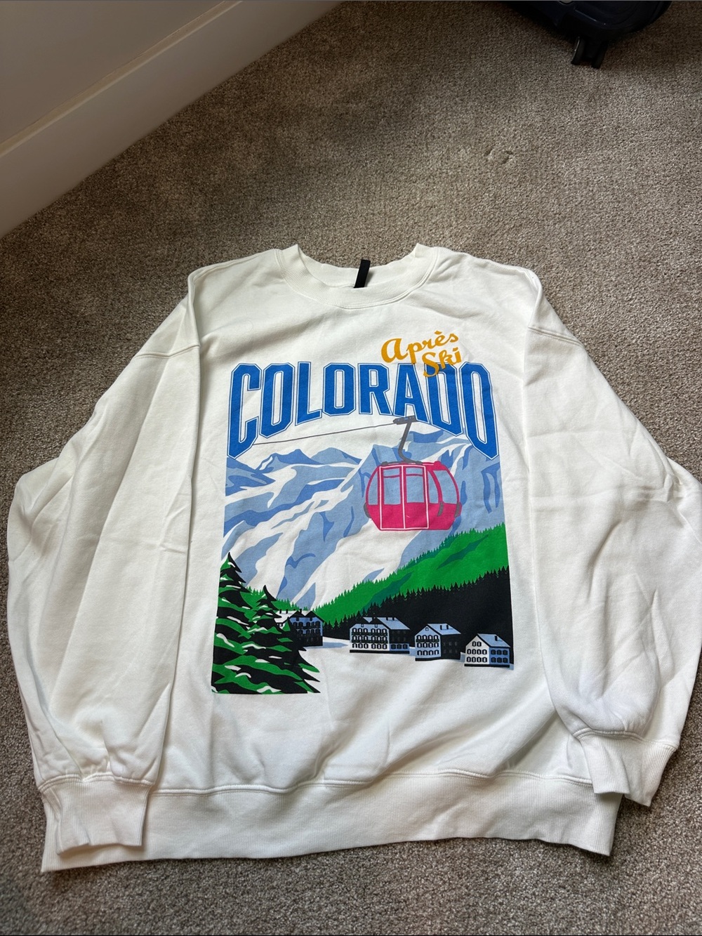 Divided by H&M Colorado Apres Ski Graphic White Sweatshirt